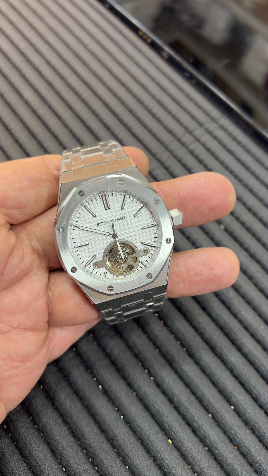 Ademars piguet turbilion